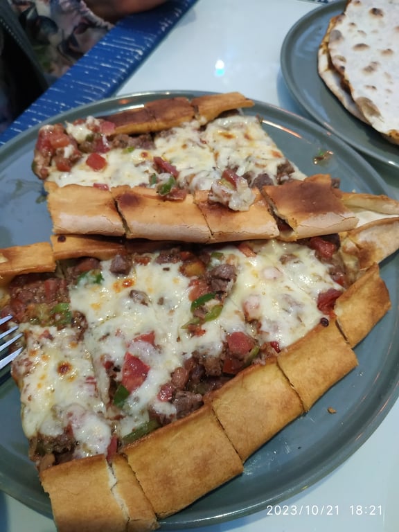 Pideci Suat Yukarı Kirazca