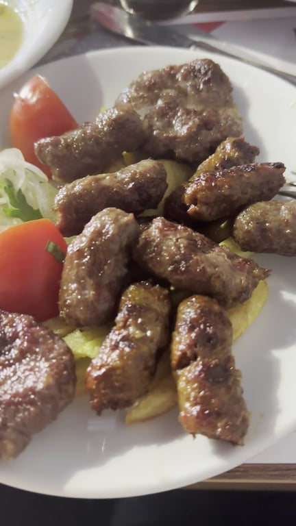 Tarihi Lezzet İnegöl Köfte ve Piyaz