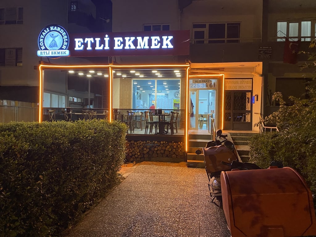 Konyalı Kardeşler Etli Ekmek