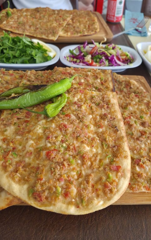 Çiçek Etliekmek & Lahmacun Salonu