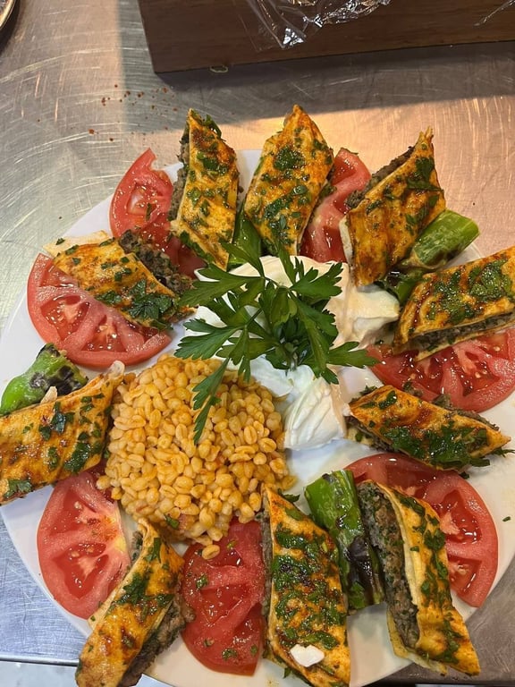 Eyvan Sofrası (Pide Lahmacun Kebap)