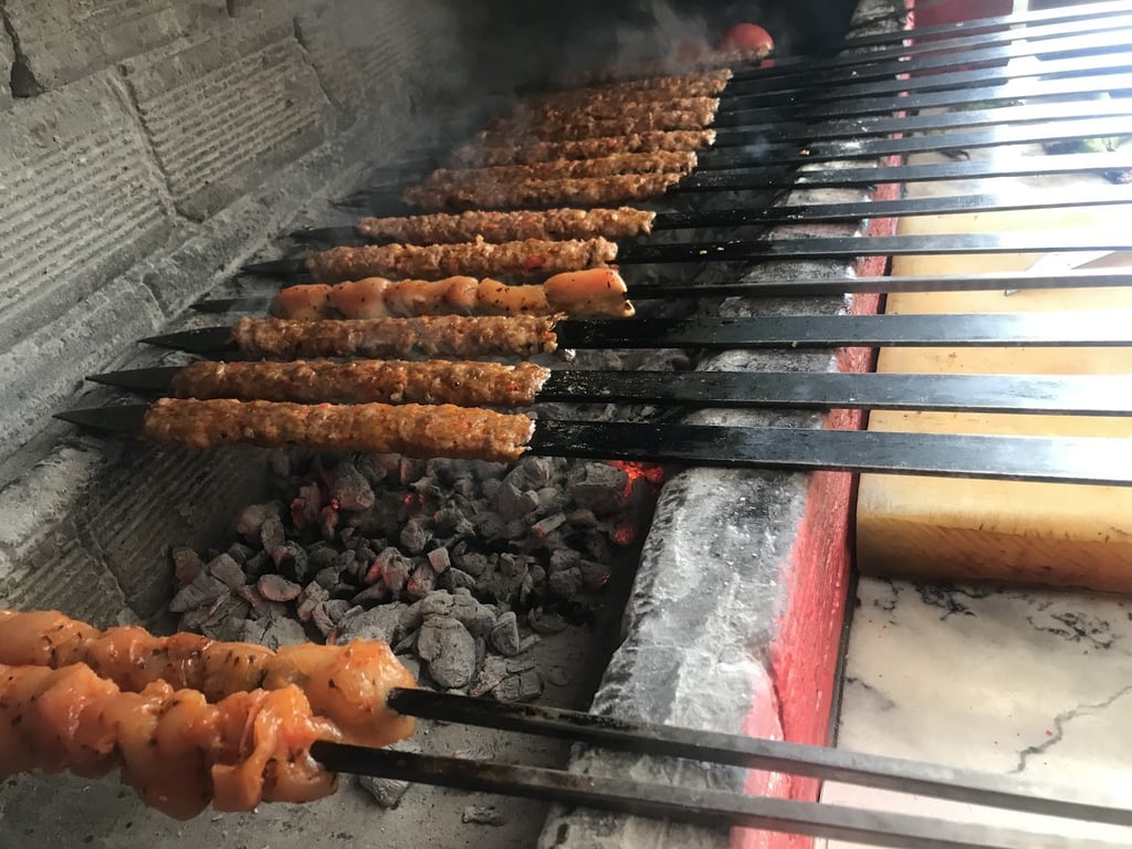 Nazar Kebap ve Lahmacun Salonu