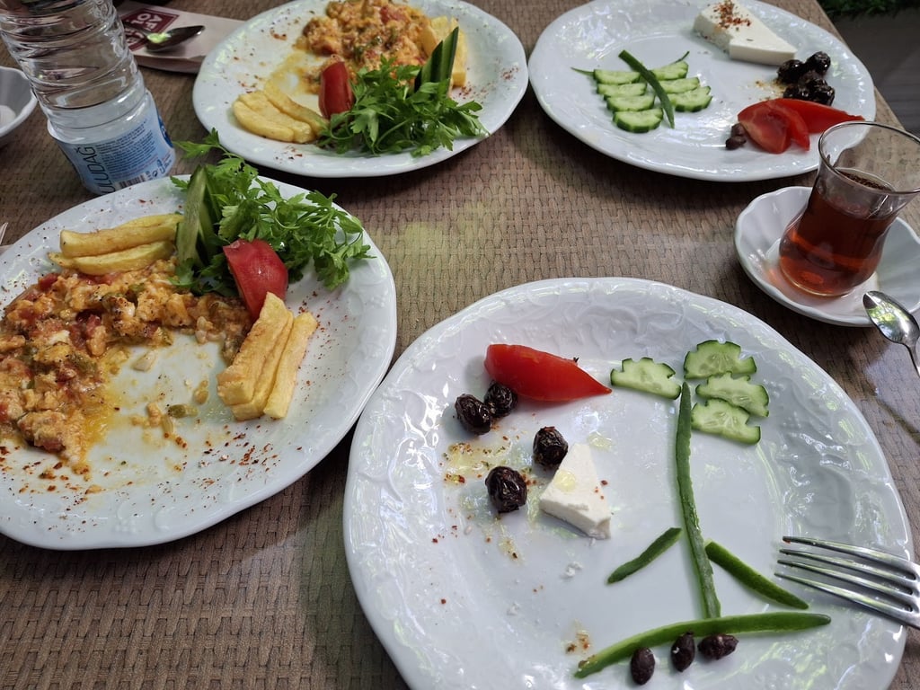 Saklı Bahçe Yemek Salonu