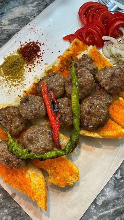 Esnaftan Kağıtta Köfte