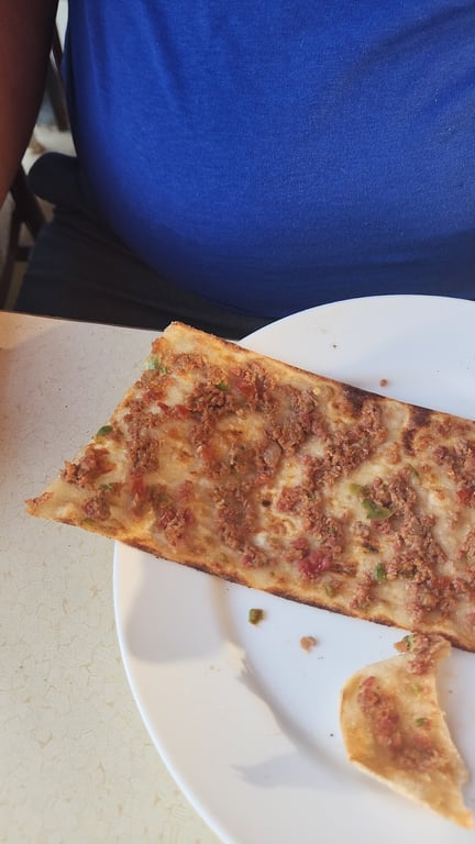 100. Yıl Etliekmek ve Pide Salonu