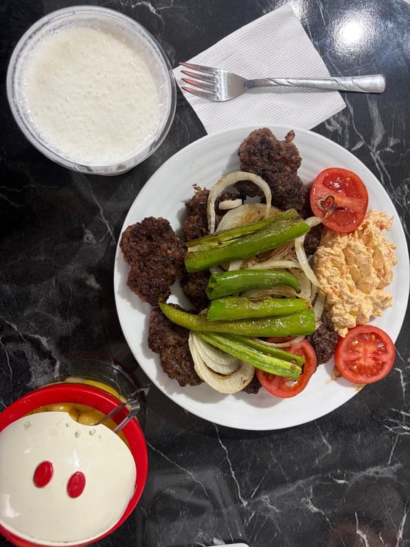 Köfteci Yaşar Usta