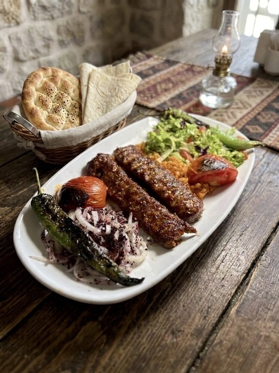 Gülüm Kilis Pide Kebap Ve Dürüm Salonu Restaurants