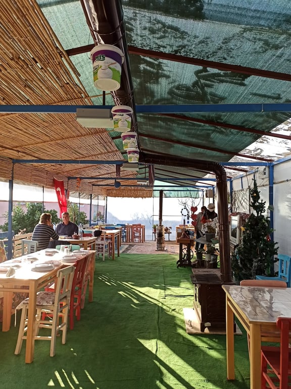 Köyün Delisi Kahvaltı Salonu