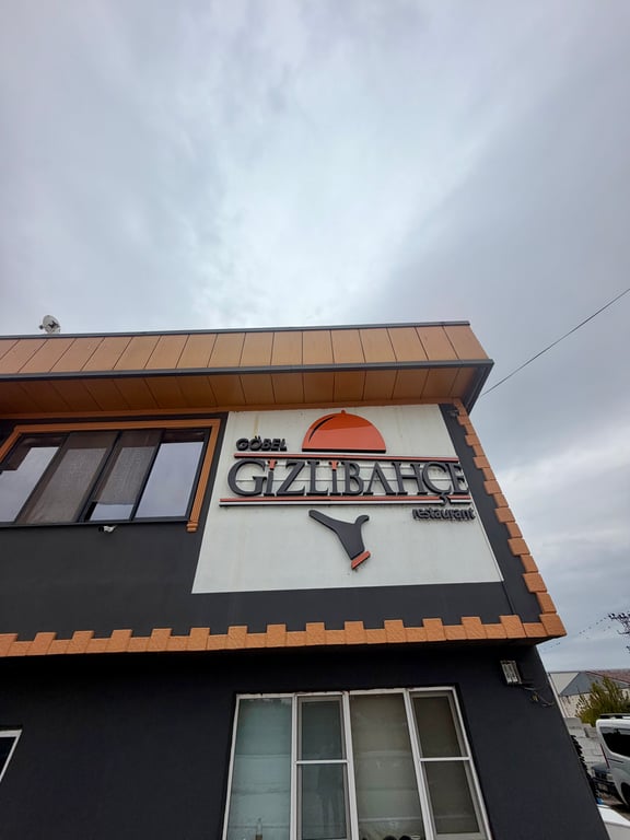 Göbel Gizli Bahçe Kokoreç — fotoğraf 2