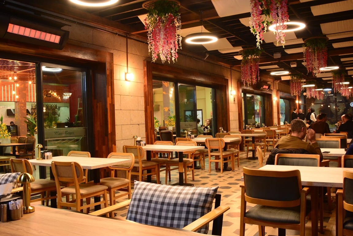 Mavi Beyaz Bahçe Cafe & Restaurant