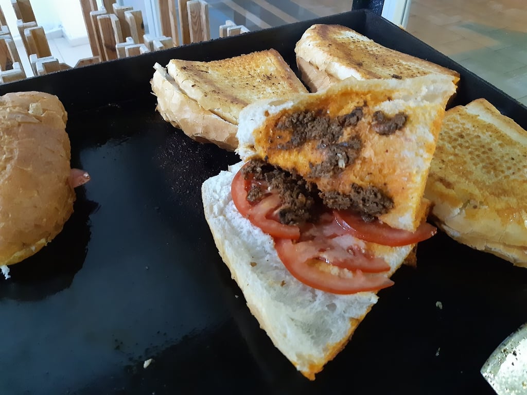 Kadirli sucuk ekmek Mustafa'nın yeri
