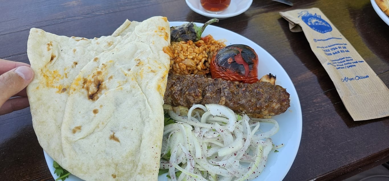 Mavi Ay Restaurant & Market
