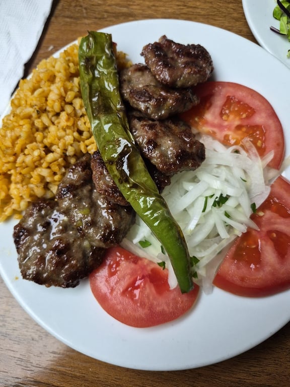 Vahit Usta İnegöl Köfte