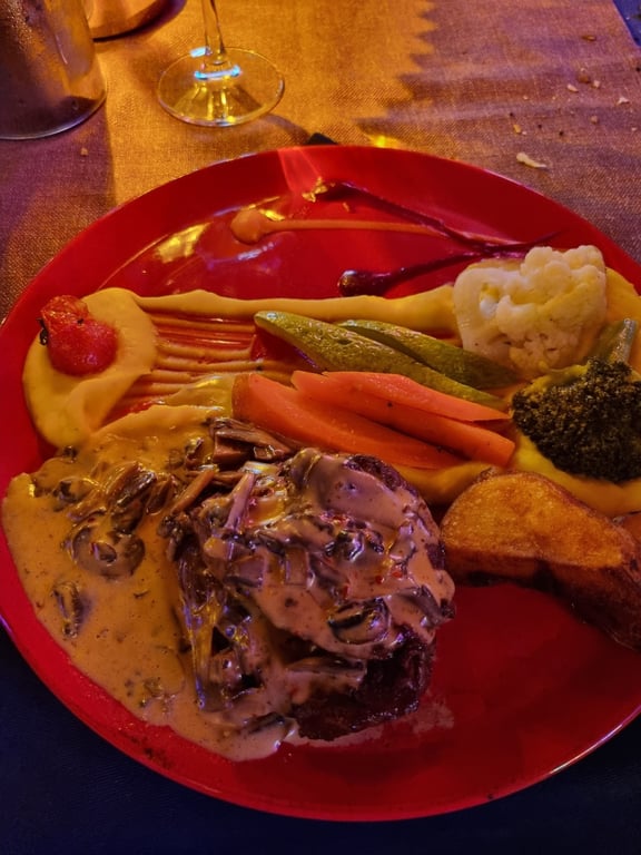 Leon Restaurant & Coctail Bar