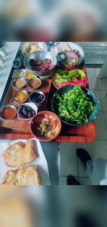 Uğur'un Yeri Kahvaltı,Et ve Konaklama