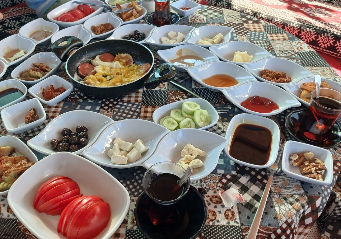 Cızbız Gözleme -Kahvaltı, Saç Kavurma, Yayık Ayran