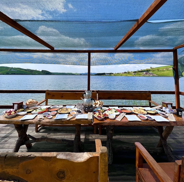 Gölet Cafe & Restaurant & Kamp Alanı
