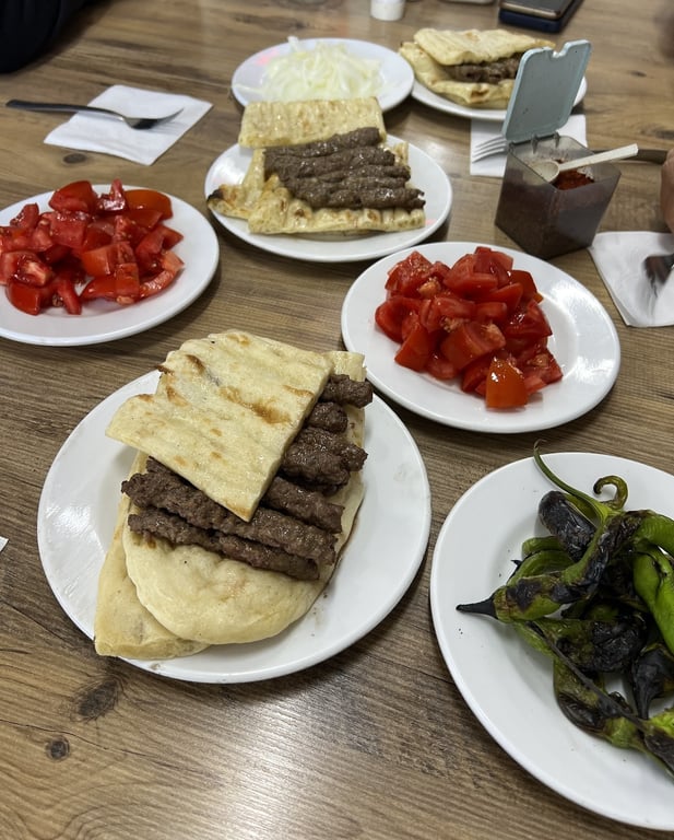 Şişci Mehmet Yilmaz Şis Kebap Pide Salonu
