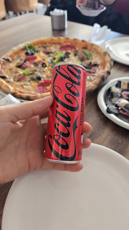 Paperdella Pizza