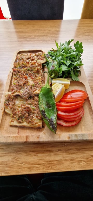 Uğur Kıymalı Pide Salonu