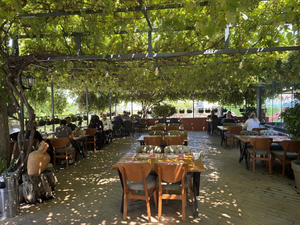 Asmaaltı Pide Ve Kahvaltı Salonu