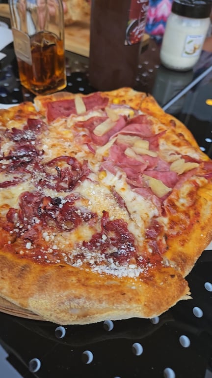 Slice of Pizza Luna