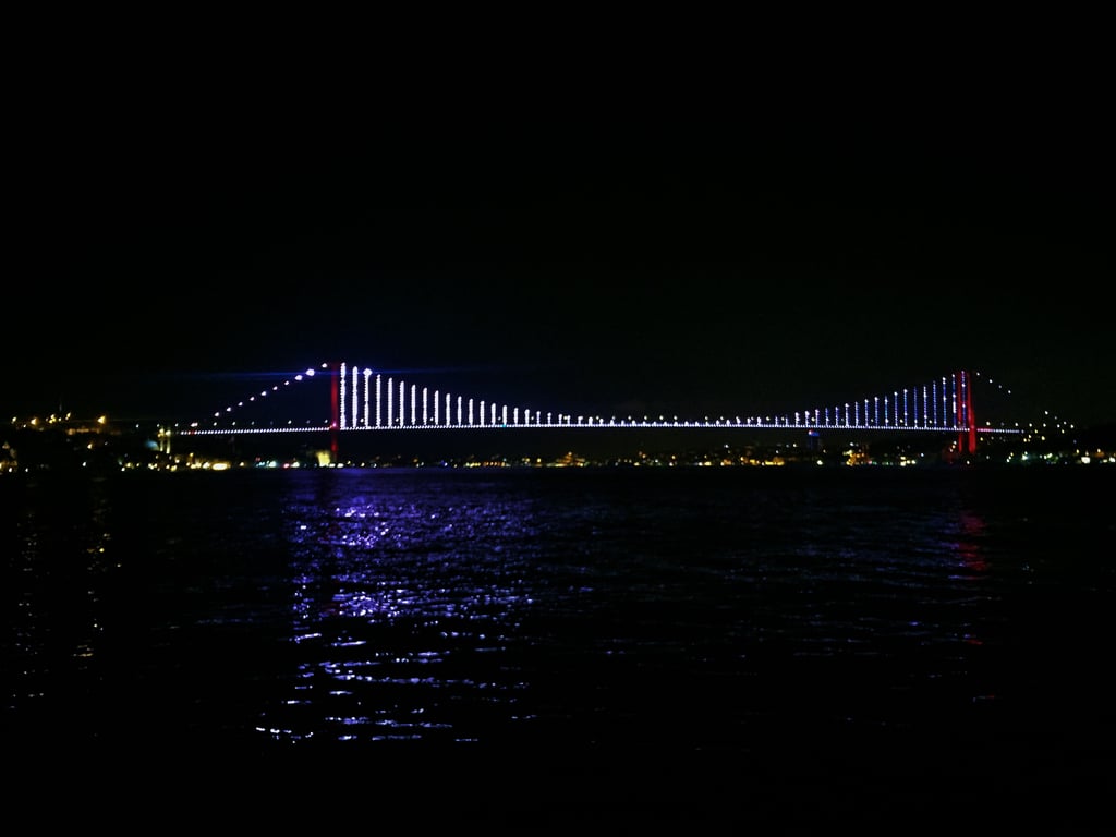 Tarihi Çınaraltı Çay Bahçesi/ Çengelköy Pastaneleri