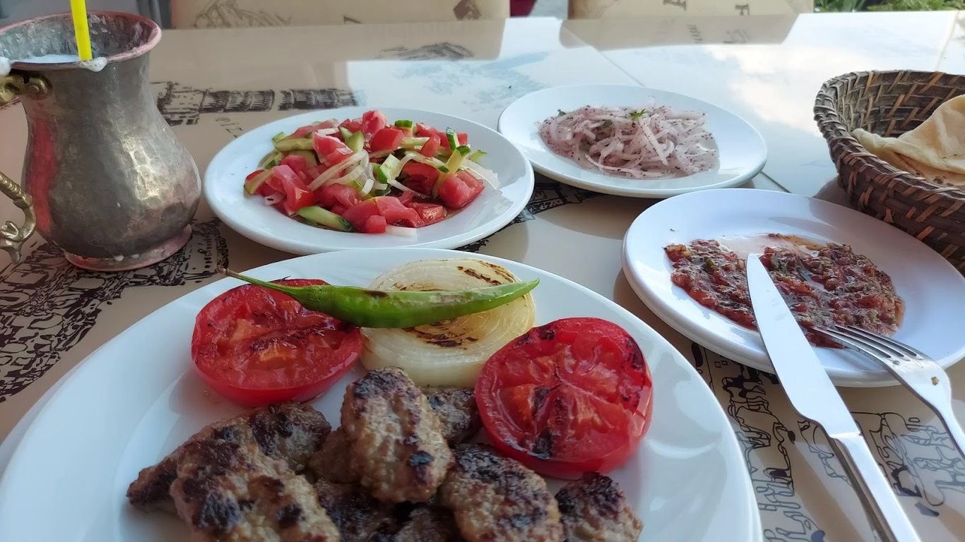 Ortaklar Çöpşiş Üç Kardeşler'in Yeri