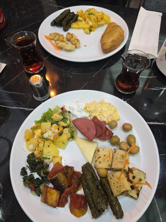 Şener Açık Büfe Kahvaltı Salonu