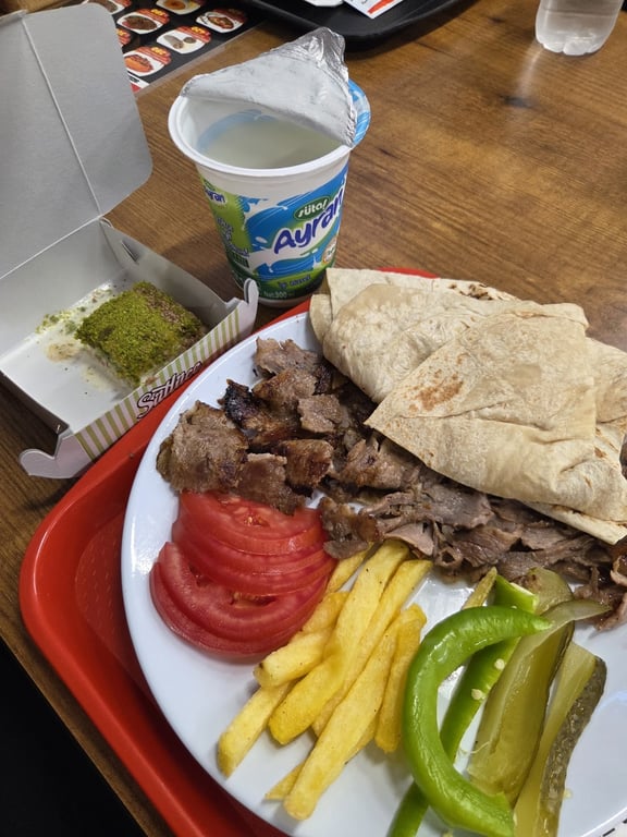 Döner Bank Osmanbey (Gündüz & Gece Dönercisi)