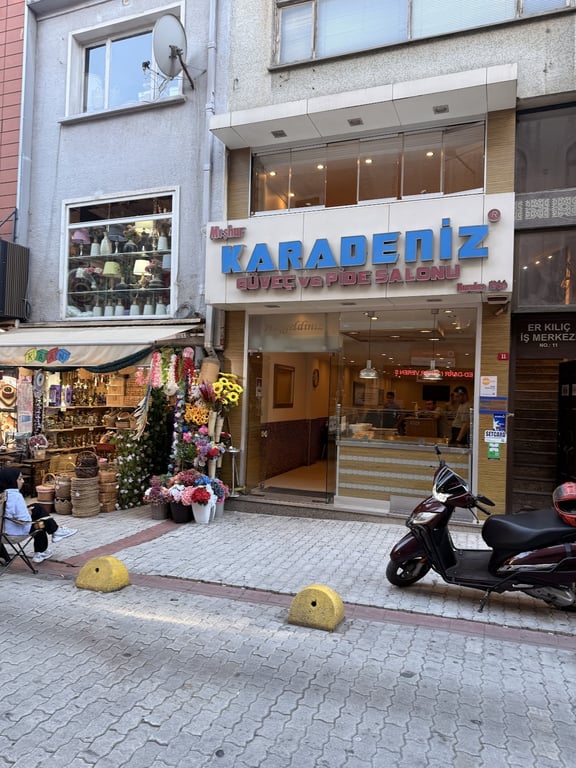 Meşhur Karadeniz Güveç ve Pide Salonu