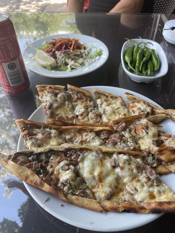Ziyafet Pide & Döner Muzafferin Yer