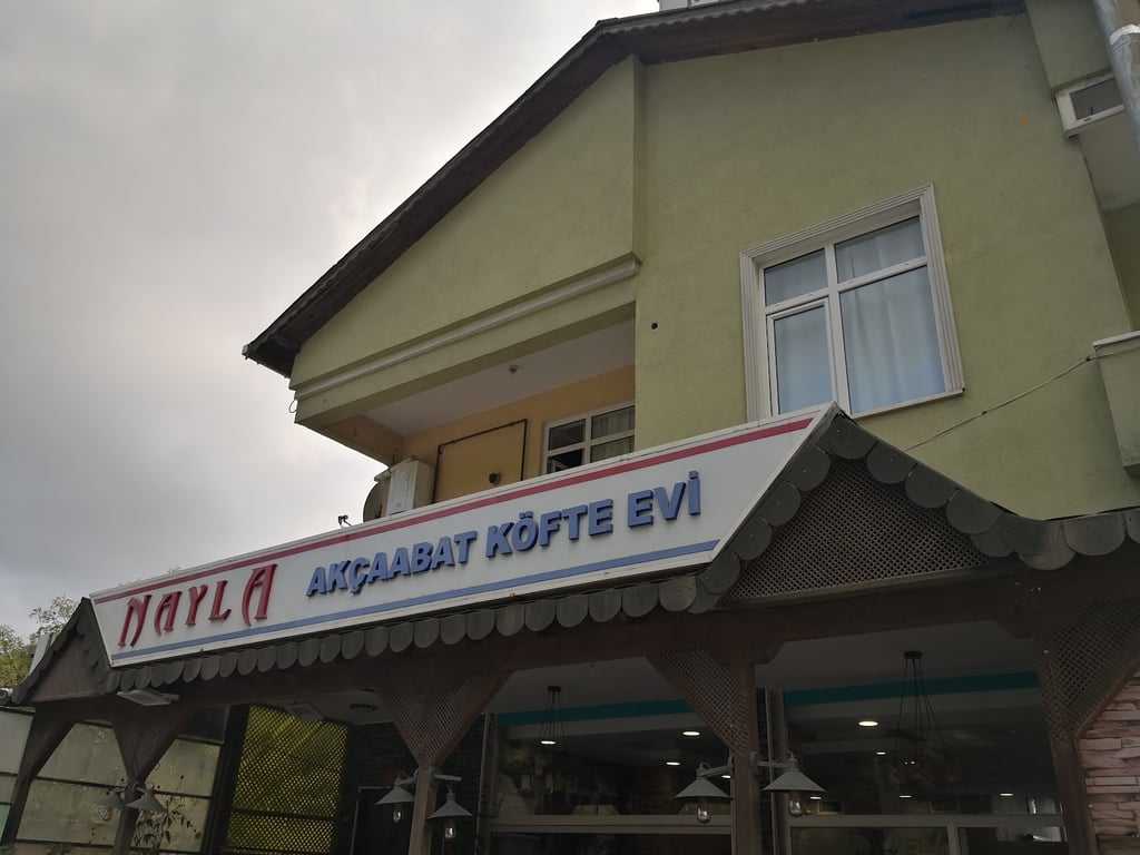 Nayla Akçaabat Köfte Evi