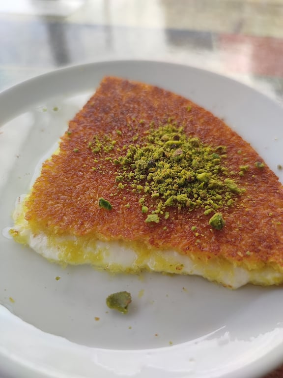 Damak Künefe Baklava Salonu