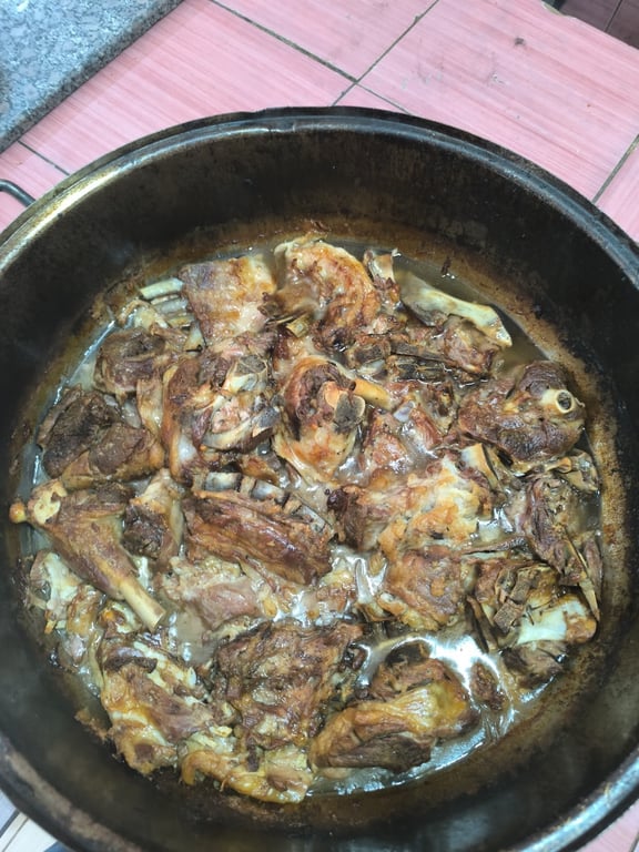Konuk Sever Etli Ekmek Salonu