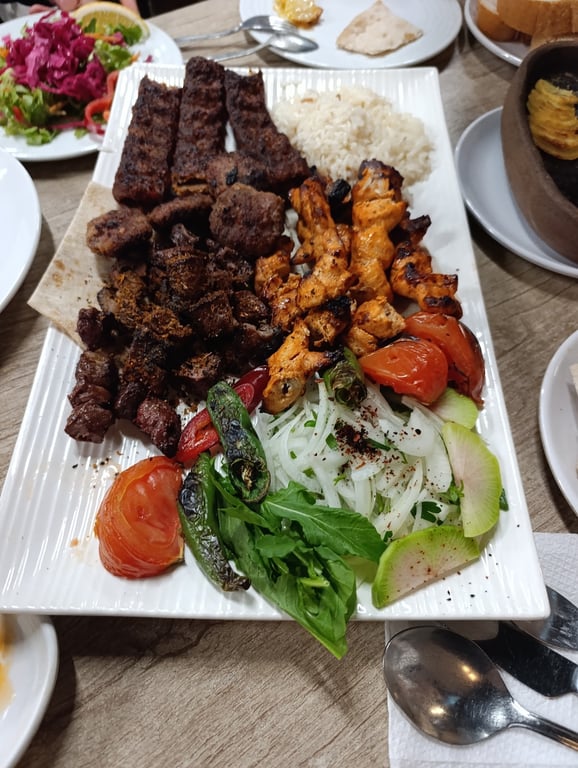 Beyoğlu Kebap Salonu / Izgaracı Turgay