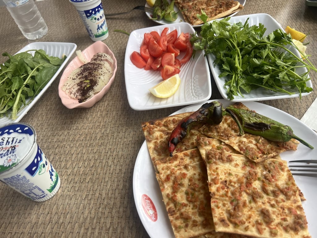 Hizmet Pide ve Etli Ekmek Salonu