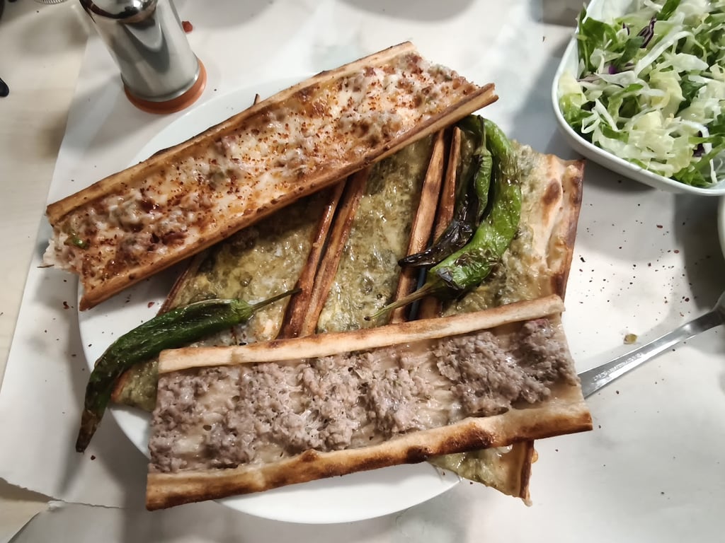 Eniştenin Yeri Etliekmek Lahmacun