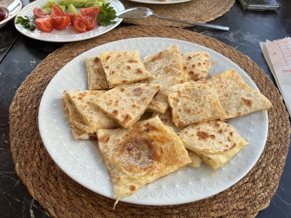 Gözlemeye Mantı ve Gözleme Evi
