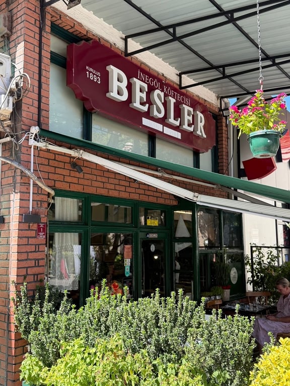 BESLER İNEGÖL KÖFTECİSİ ÇARŞI İÇİ