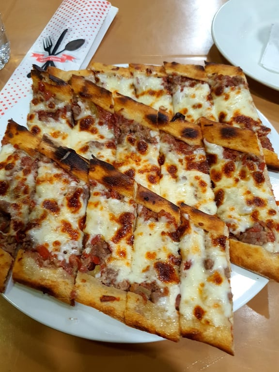 Doyuran Pide ve Köfte Salonu