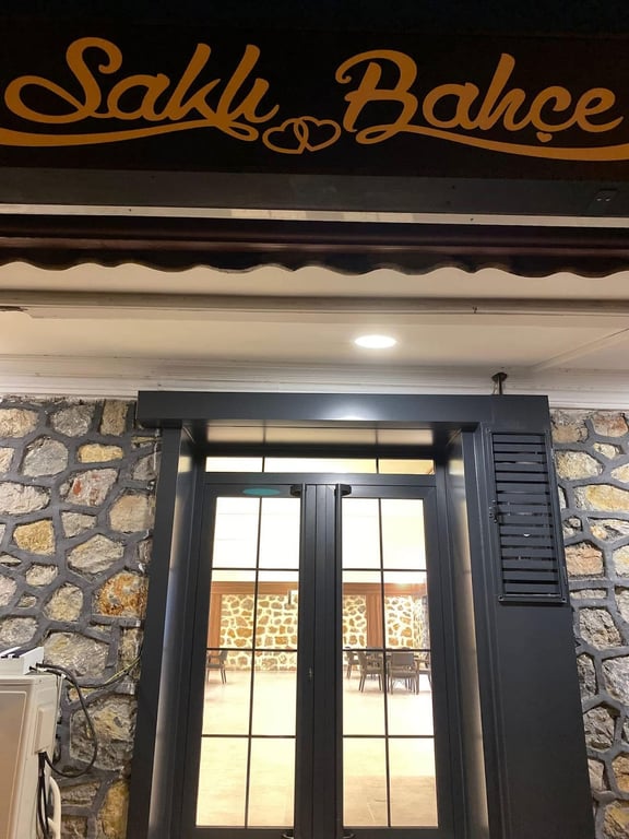 Saklı Bahçe Gece Dönercisi