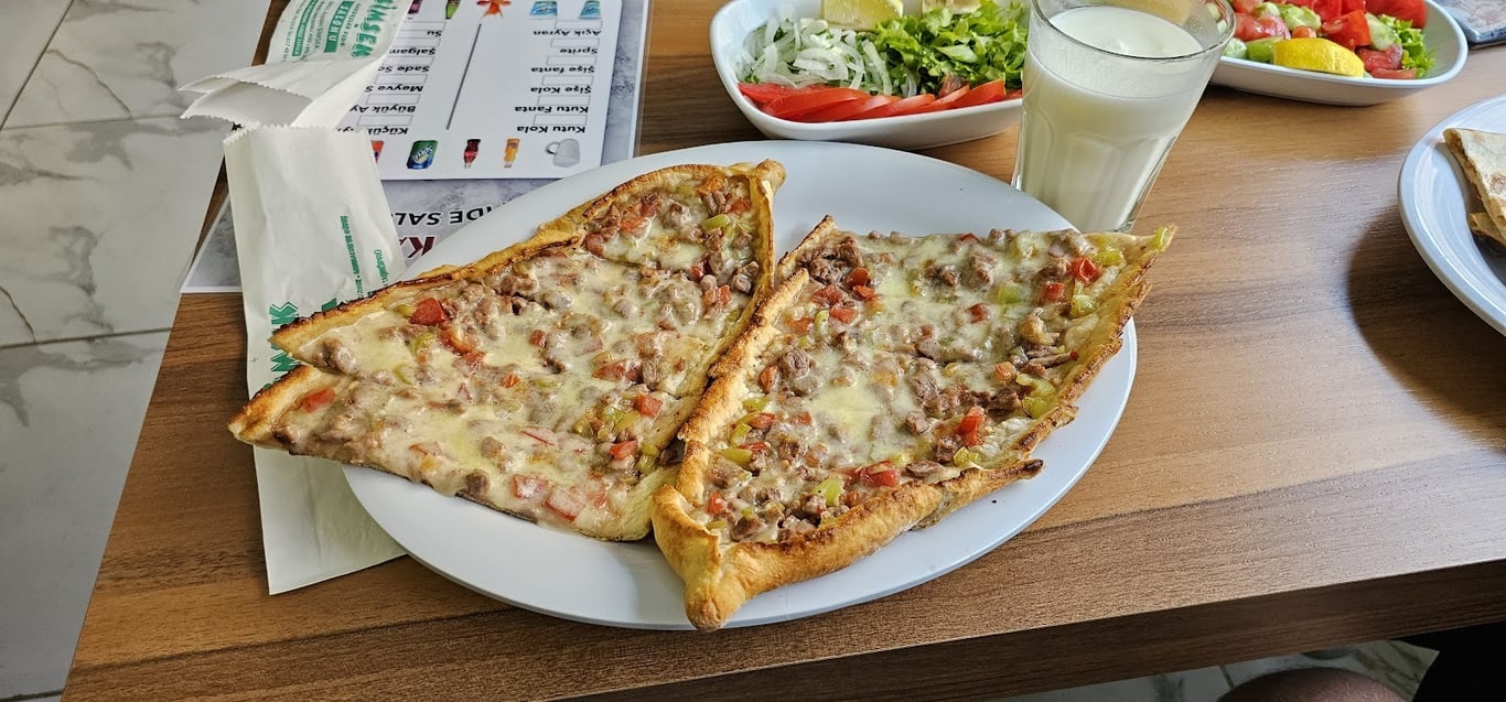 Şimşek Kardeşler Pide & Güveç & Etli Ekmek Salonu