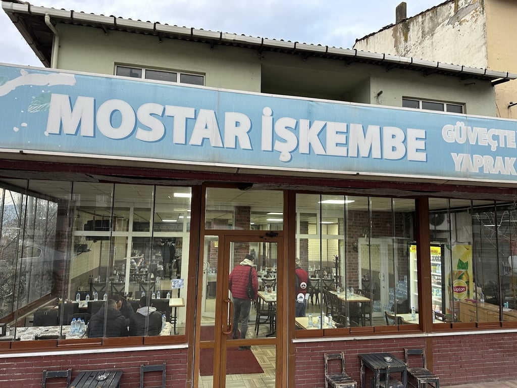 Mostar İşkembe ve Güveçte Yemek