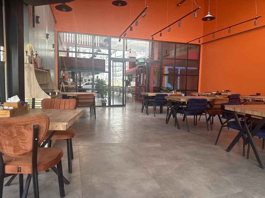 Le Saphir Cafe Restaurant