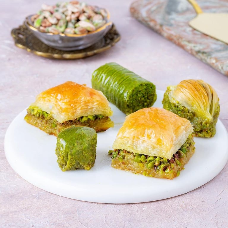 Mirzaoğlu Baklavaları ve Künefe