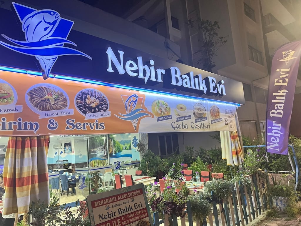 NEHİR BALIK EVİ