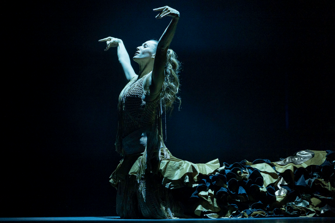 Bata de Cola Technique - Siudy Garrido