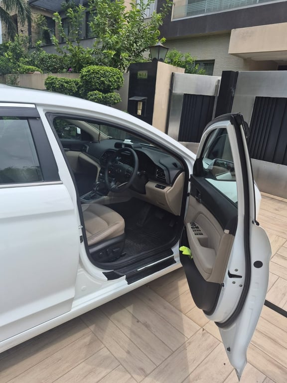 Hyundai Elantra 2022 photo 3