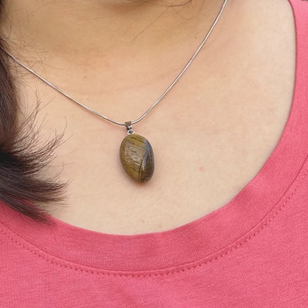 Natural Tigers Eye Pendant with 925 Silver Chain